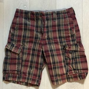 American Eagle plaid cargo shorts with pockets